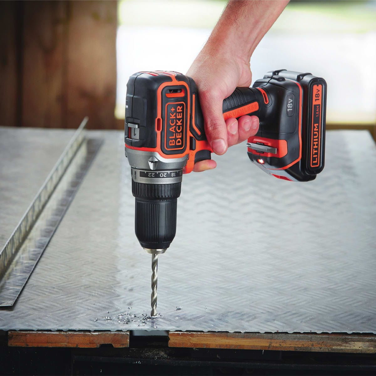 Bricocenter TRAPANO AVVITATORE BRUSHLESS BLACK+DECKER BATTERIA LITIO 18V 1.5AH