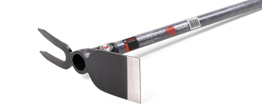 Forged square-headed hoe with fibreglass handle, 140 cm