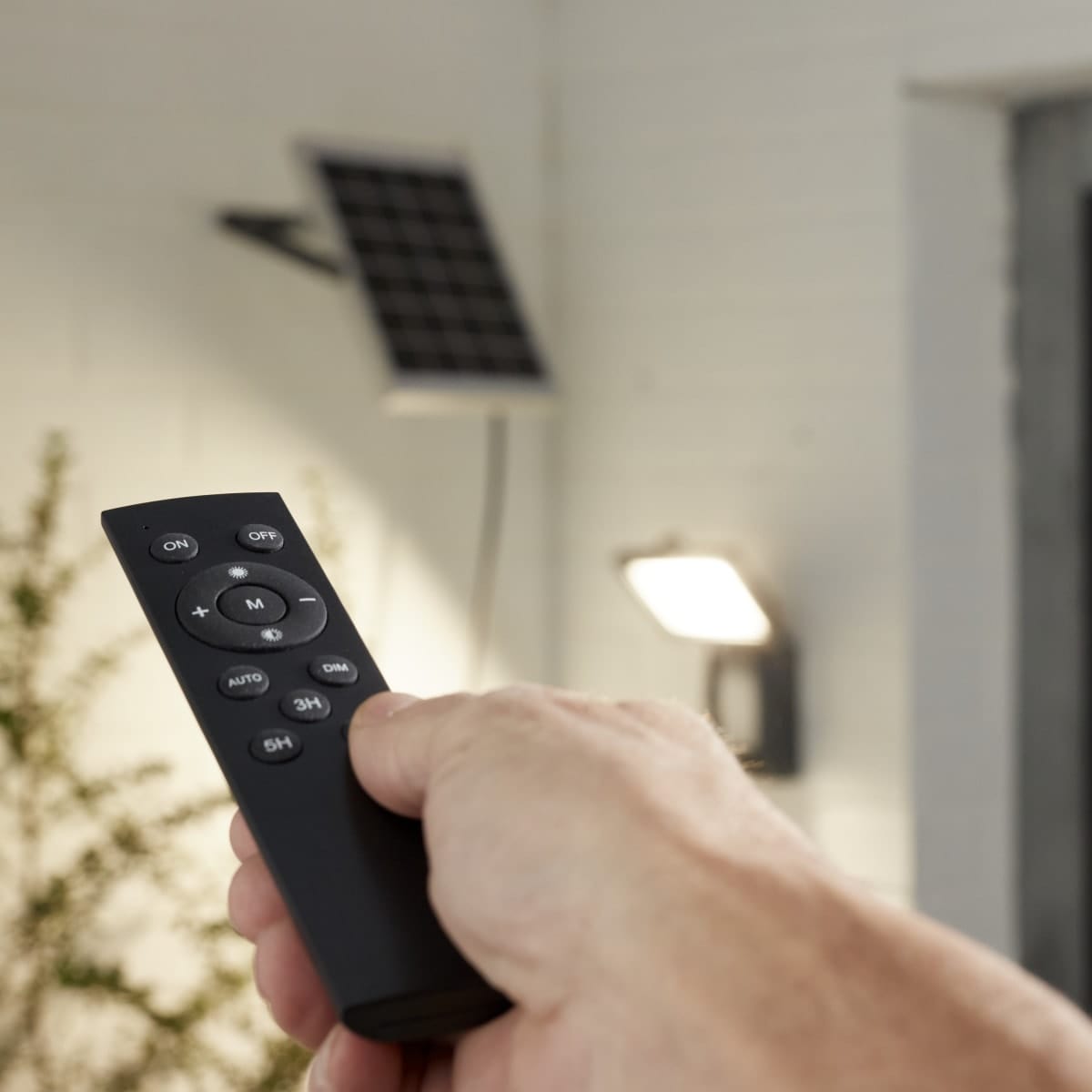 Bricocenter PROIETTORE SOLARE YONKERS PLASTICA NERO LED 72W LUCE NATURALE IP54