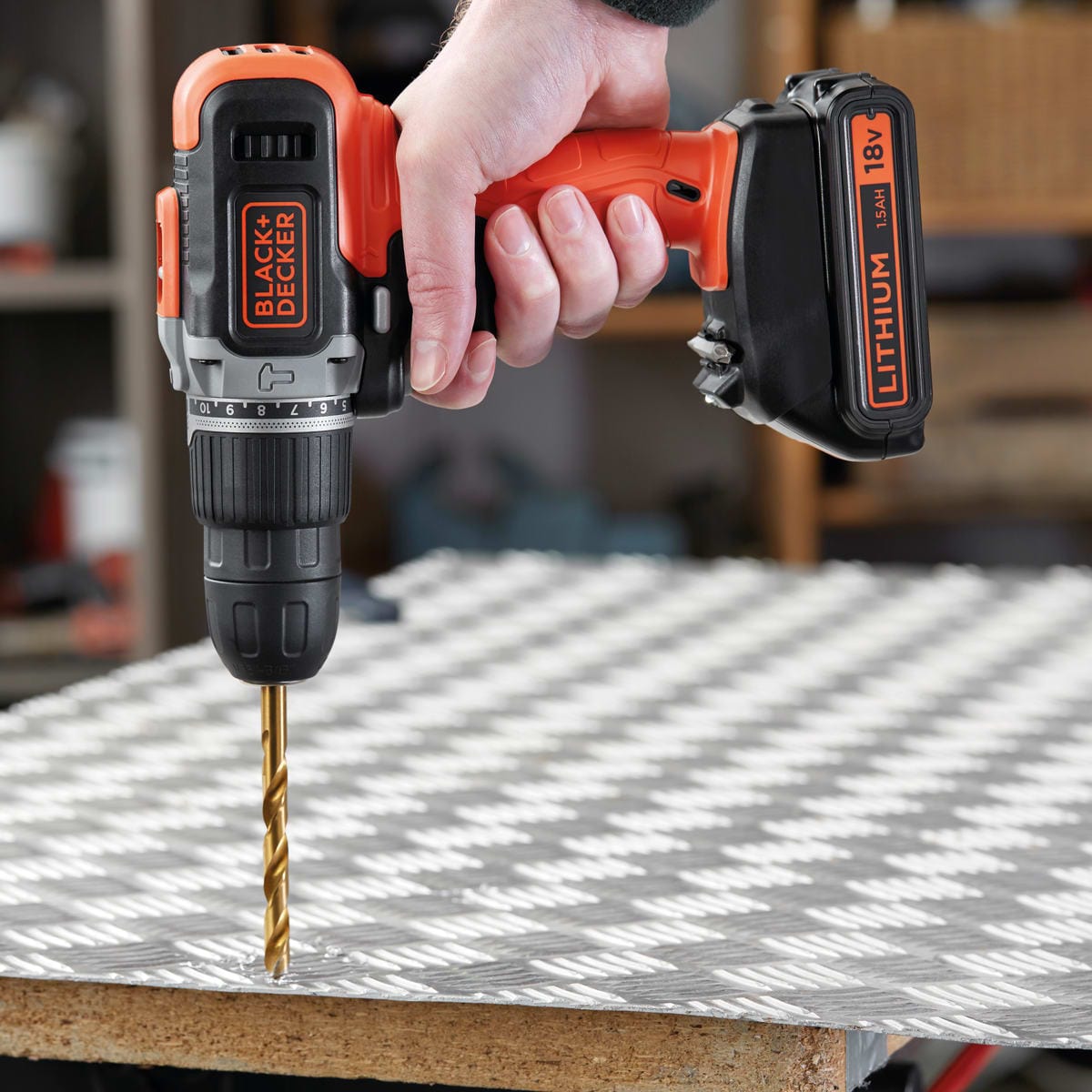 Bricocenter BLACK+DECKER 18V LITHIUM DRILL / SCREW DRILL 2 BATTERIES 1,5ah IN CASE