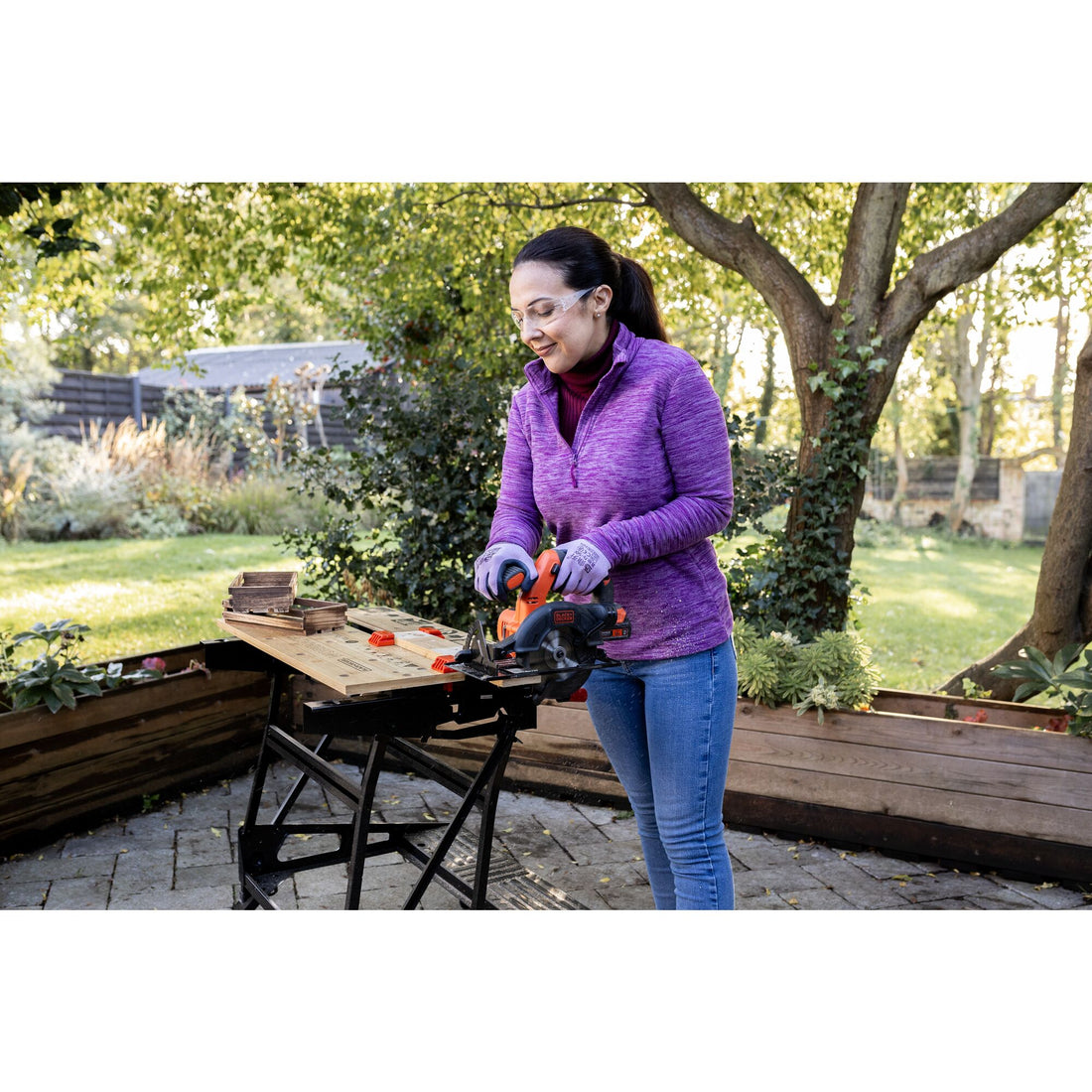 BLACK & DECKER 140MM CIRCULAR SAW, WITHOUT BATTERY AND CHARGER