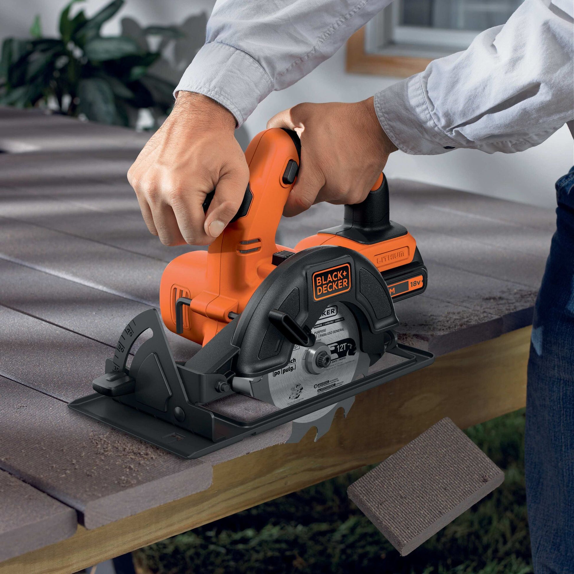 BLACK & DECKER 140MM CIRCULAR SAW, WITHOUT BATTERY AND CHARGER
