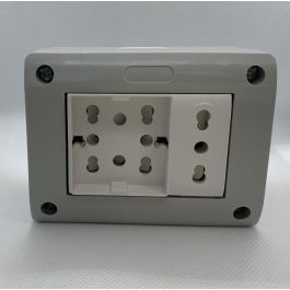 ENCLOSURE IP40 3 PLACES WITH UNIVERSAL SOCKET+BIPASS SOCKET