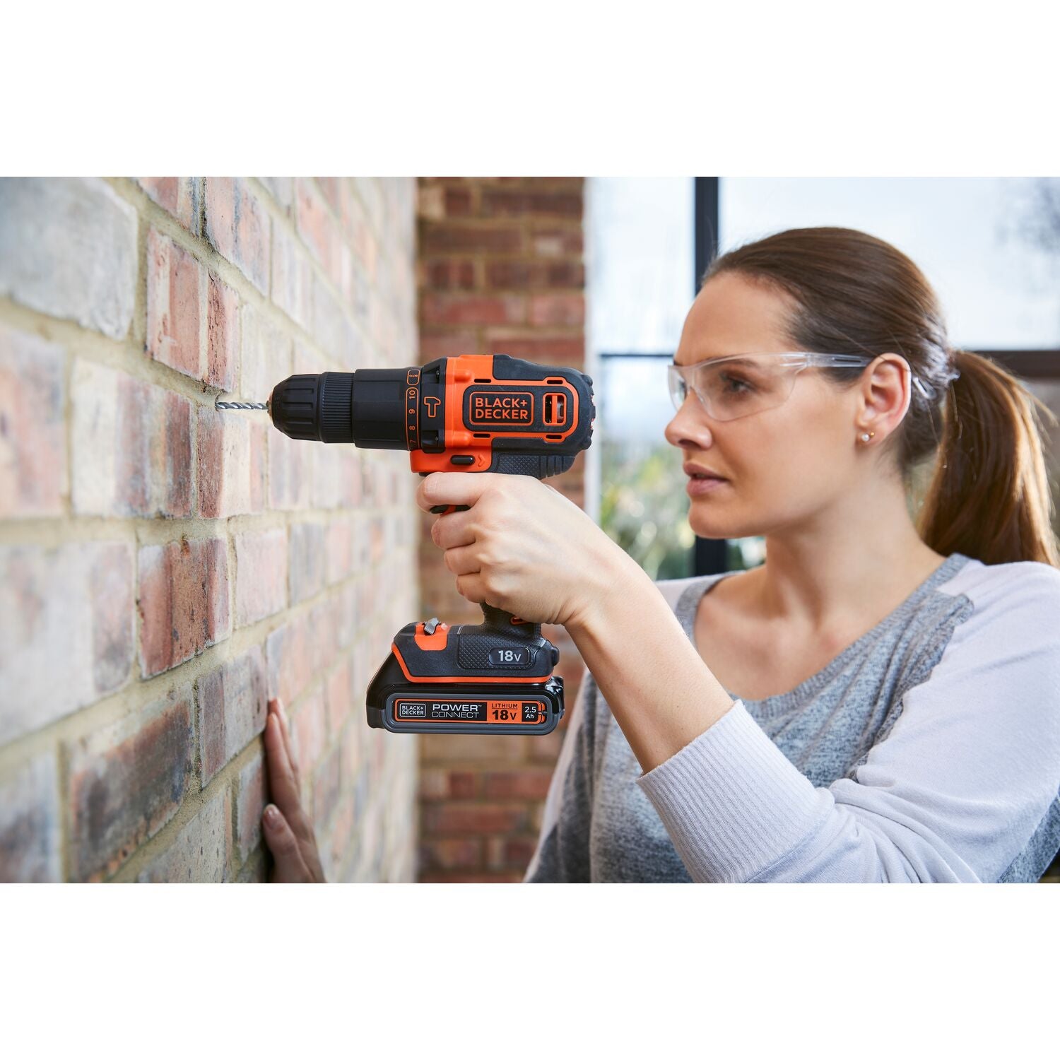 POWER DRILL BLACK&amp;DECKER 18V WITH 2 X 1.5AH BATTERIES WITH 16 INCH CASE AND DRILL BIT SET