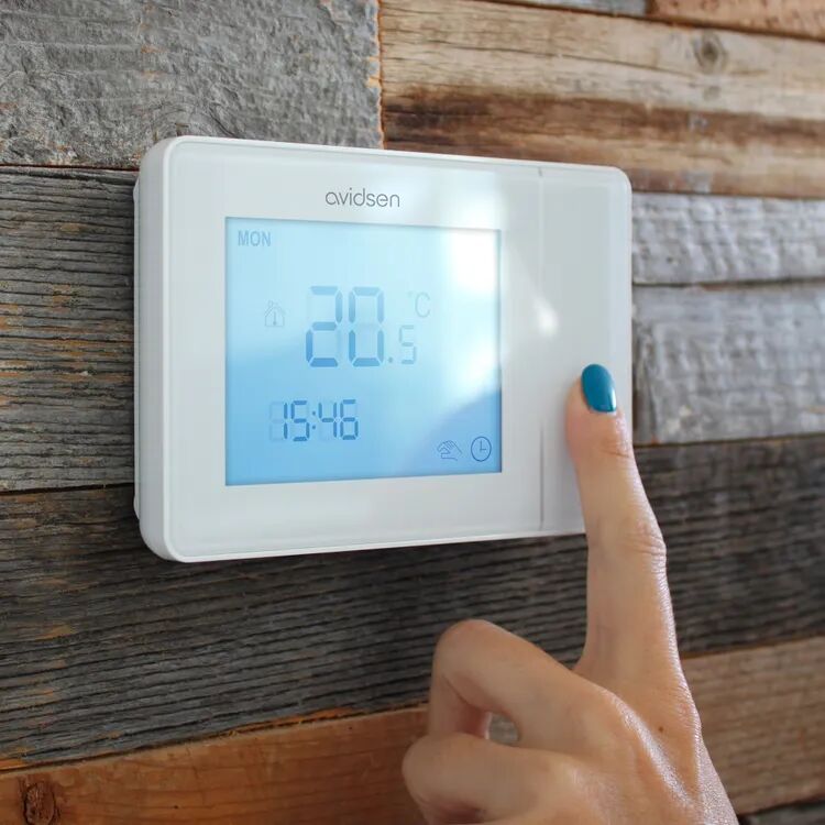 Backlit digital chronothermostat with touch screen and controls