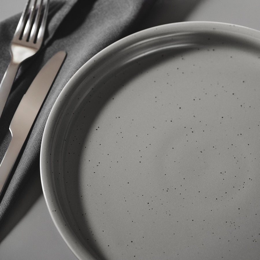 DAGGASTER plate, dotted/grey, 26 cm