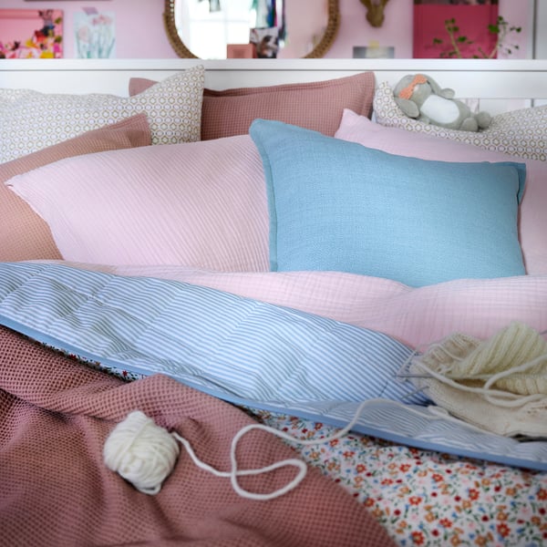 GULLNATTLJUS bedspread, white/floral pattern, 260x250 cm