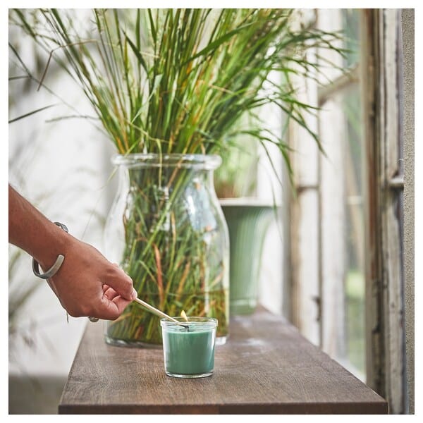 Ikea HEDERSAM - Scented candle in glass, Fresh grass/light green, 20 hr