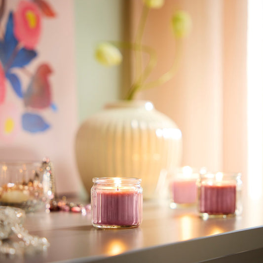 HÖKGÖK scented candle in glass, Red berries light pink, 12 hr