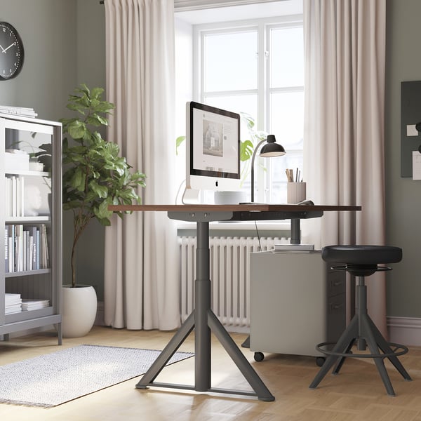 IDÅSEN desk sit/stand, brown/dark grey, 160x80 cm