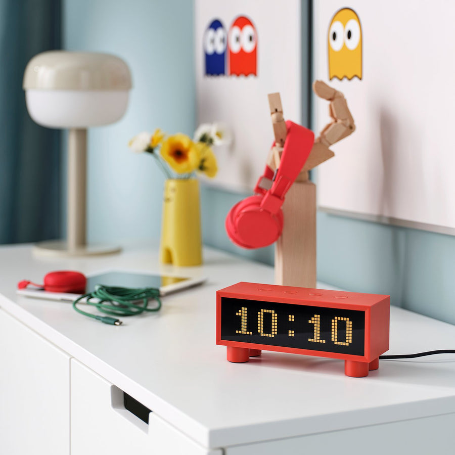 KORTLINJE alarm clock with hygro-/thermometer, red, 18x6x7 cm