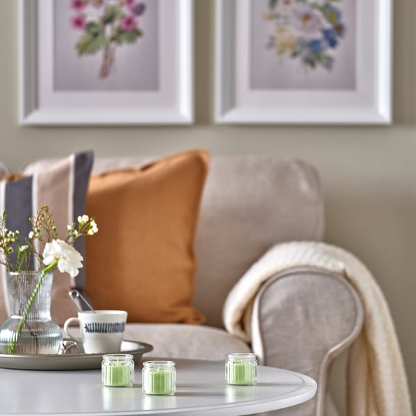 LÖVSKOGSLUND scented candle in glass, Apple/light green, 12 h