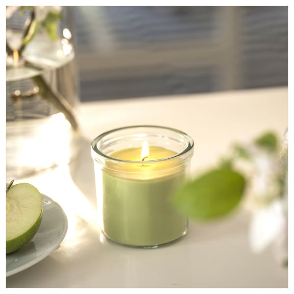 LÖVSKOGSLUND scented candle in glass, Apple/light green, 40 h