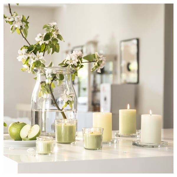 LÖVSKOGSLUND scented candle in glass, Apple/light green, 20 h