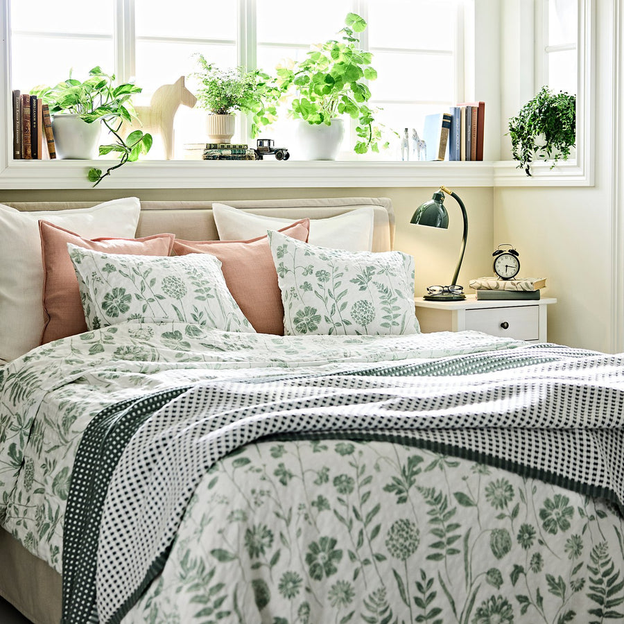 NÅLBJÖRNBÄR duvet cover and 2 pillowcases, white grey-green/floral pattern, 220x240 cm