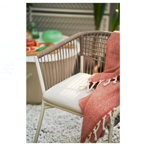 SEGERÖN chair with armrests, outdoor, white/beige/Frösön/Duvholmen beige, 48x73x63 cm