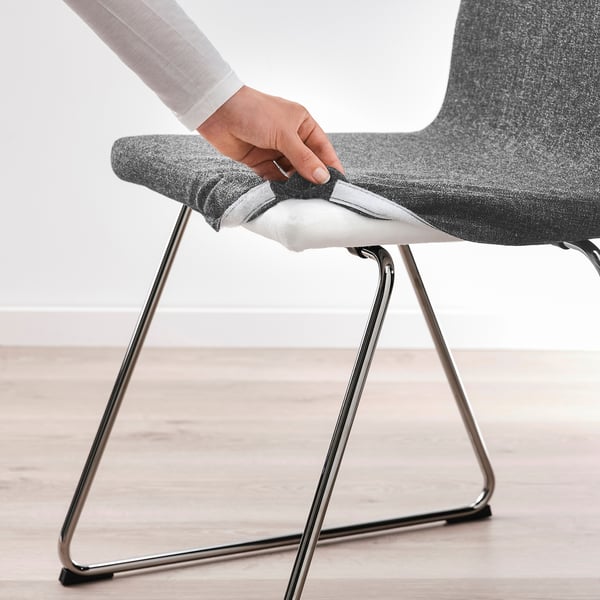 SKANSNÄS / LILLÅNÄS table and 4 chairs, brown beech/chrome-plated Gunnared dark grey, 115/170 cm