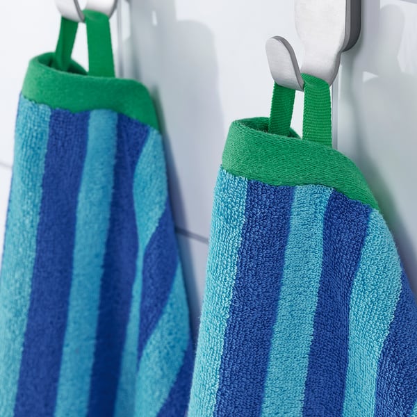 SLÅNHÖSTMAL bath towel, bright blue/light blue striped, 70x140 cm