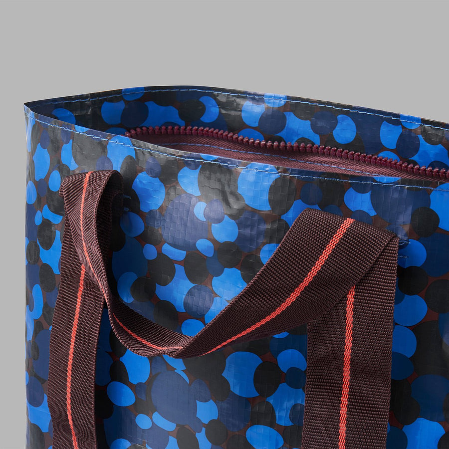 SPJUTSÖ carrier bag, blue patterned, 18x45x28 cm/22 l