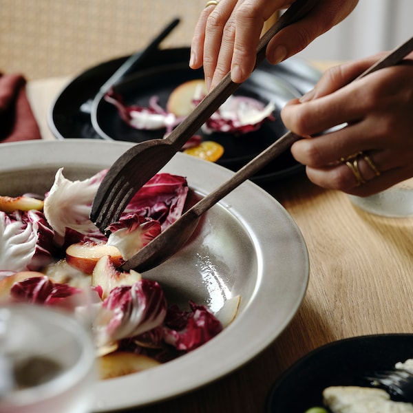 STOCKHOLM 2025 2-piece serving set, walnut, 31 cm