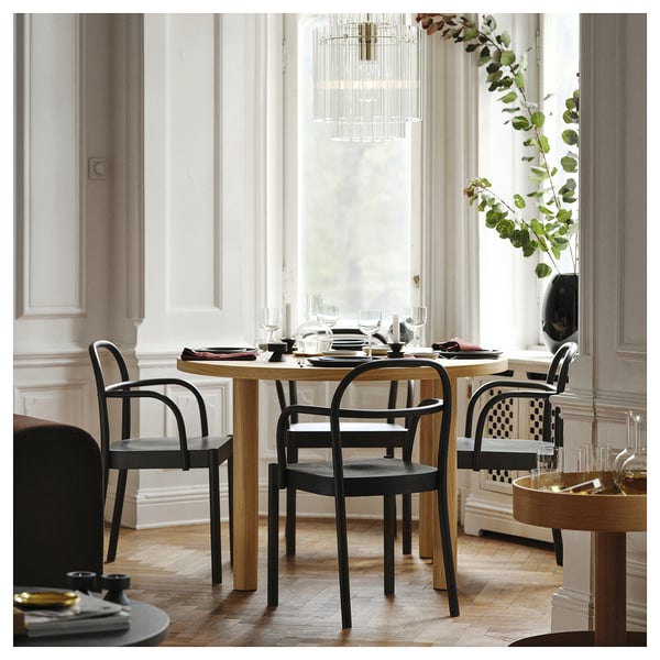 STOCKHOLM 2025 / STOCKHOLM 2025 table and 4 chairs with armrests, oak veneer/dark brown, 115 cm