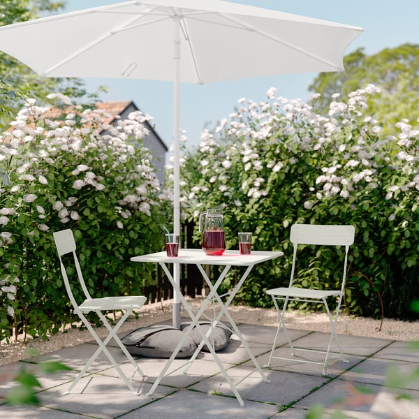 SUNDSÖ table and 2 folding chairs, outdoor off-white/off-white, 65x65 cm