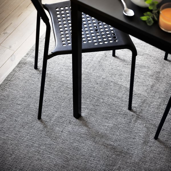 TIPHEDE rug, flatwoven, black/natural, 155x220 cm