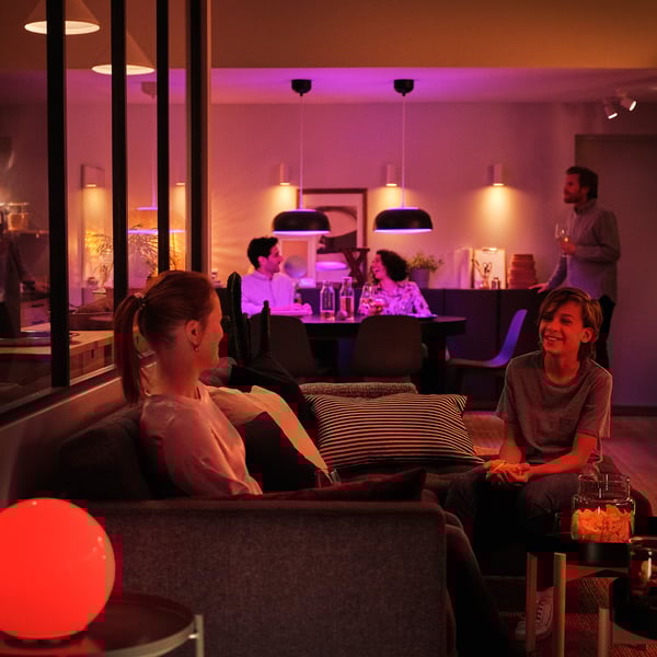 TRÅDFRI LED bulb E14 806 lumen, wireless dimmable colour and white spectrum/globe opal white, 60 mm