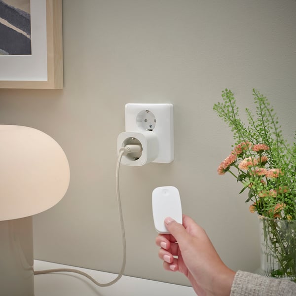 TRETAKT plug with remote control, smart