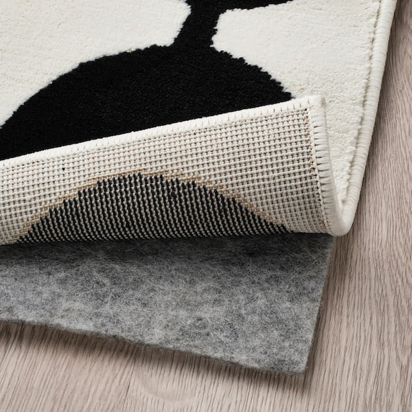 VÄNDPLATS rug, low pile, white/black dotted, 133x195 cm