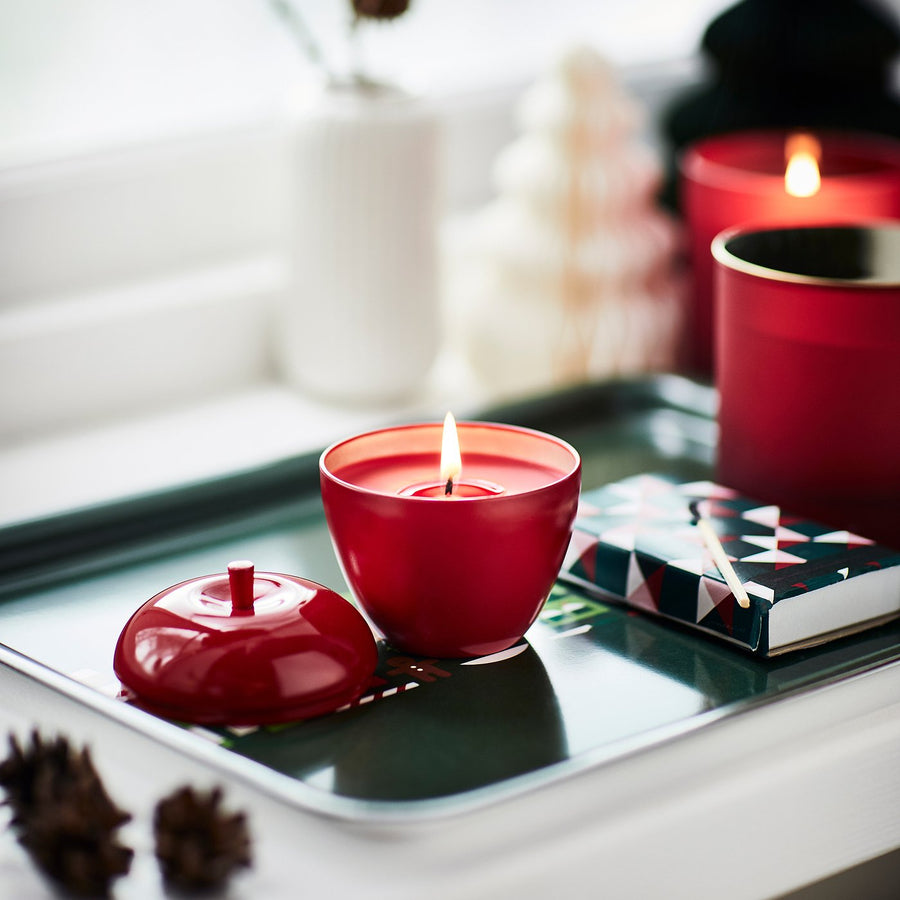 VINTERFINT scented candle in metal tin, apple-shaped/Apple and cinnamon red, 24 h
