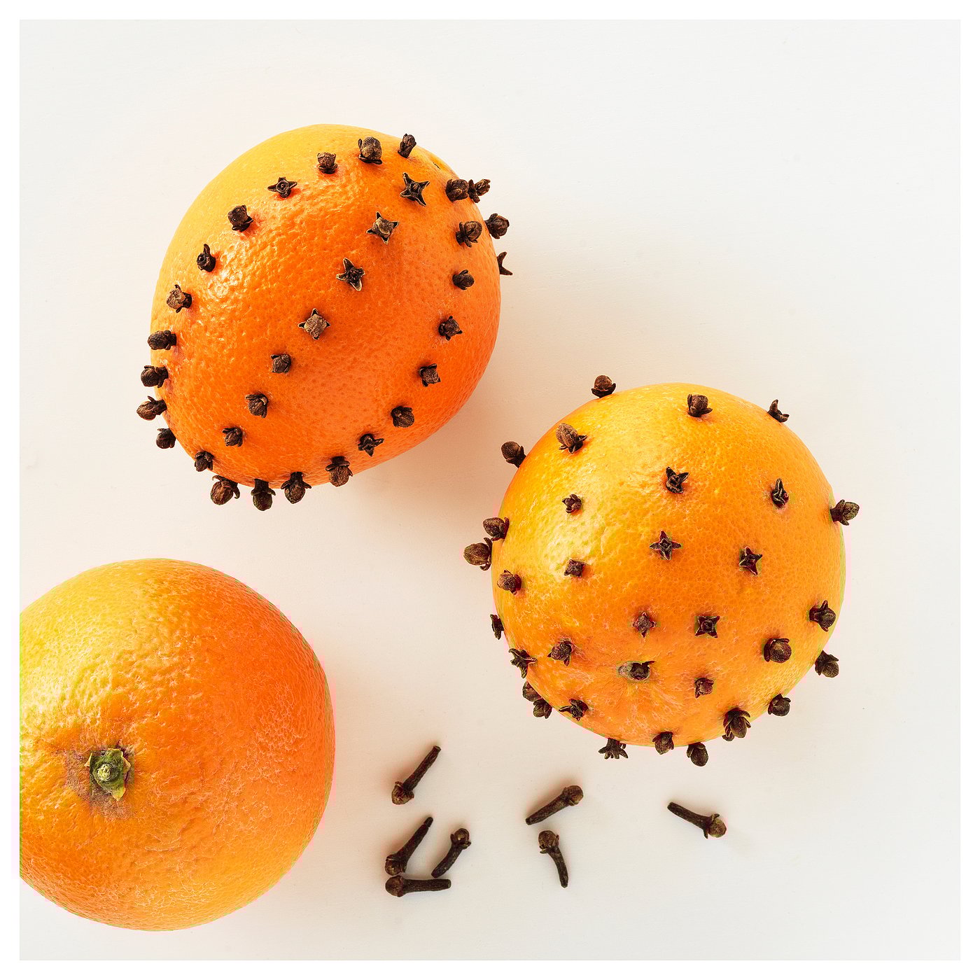 VINTERFINT scented candle in glass with lid, Orange and clove/red, 9 cm