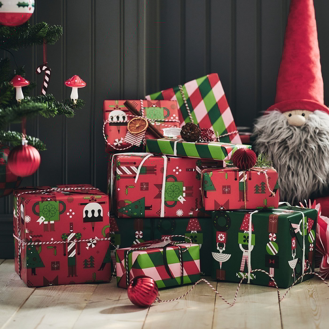 VINTERFINT gift wrap roll, mixed patterns red/green, 3x0.7 m/2.10 m²