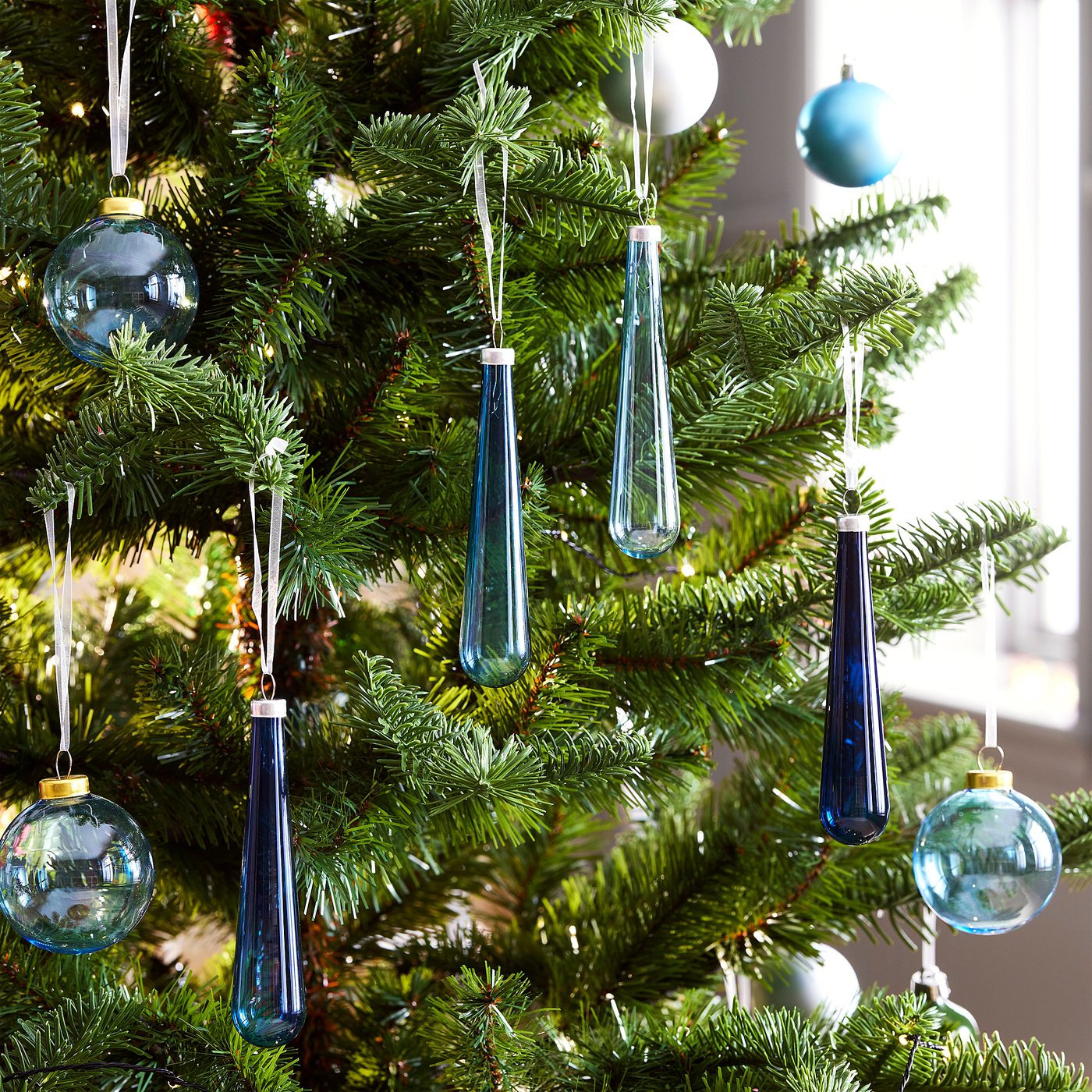VINTERFINT tree ornament, drop-shaped glass/blue, 3 cm