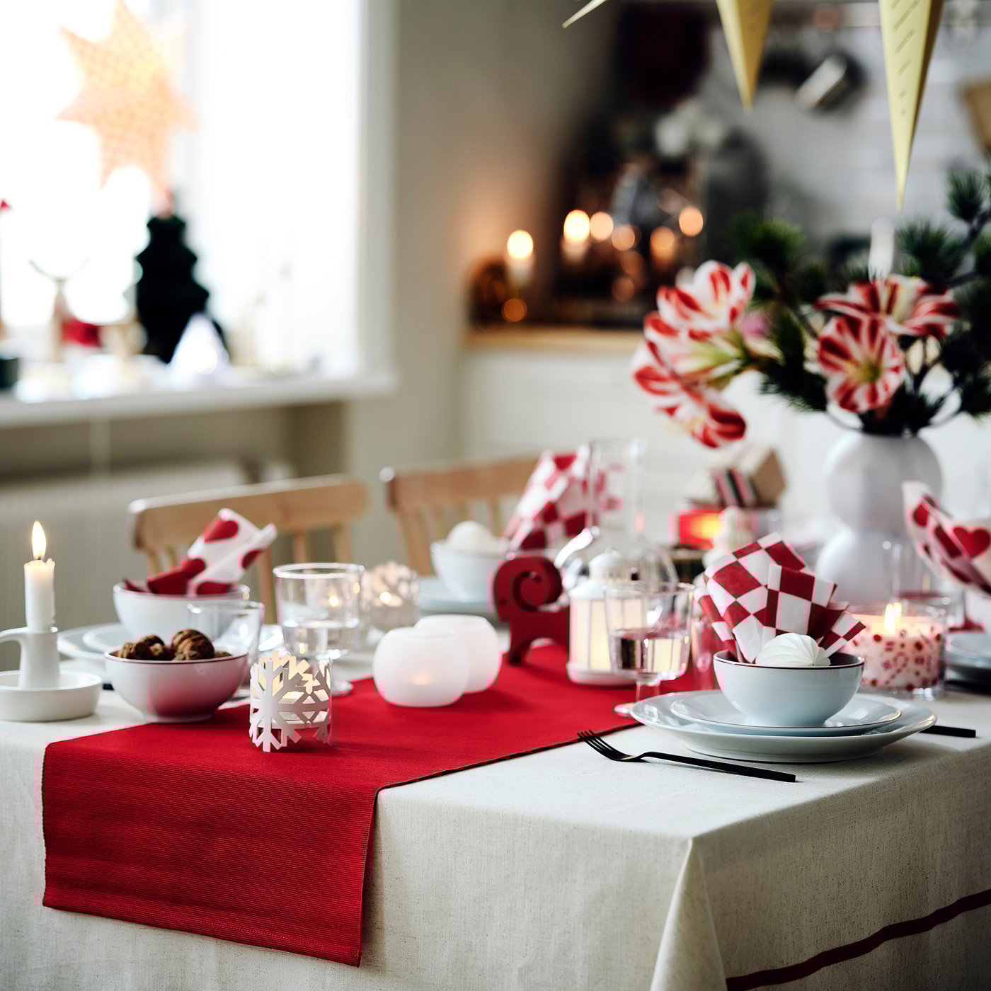VINTERFINT table-runner, red, 130x35 cm