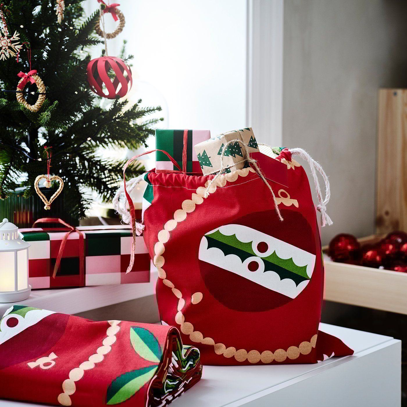 VINTERFINT pre-cut fabric, Christmas bauble patterned red, 300x150 cm