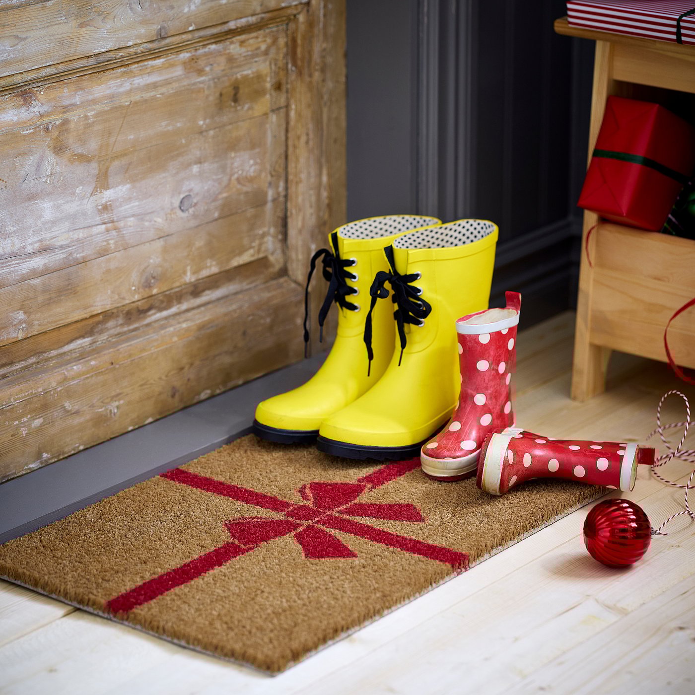 VINTERFINT door mat, bow coir/red, 40x60 cm