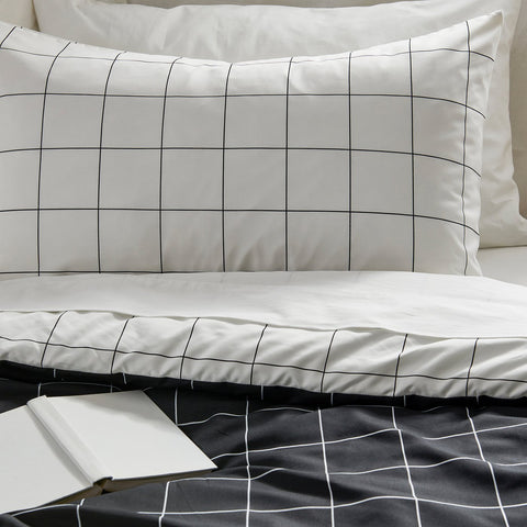 VITKLÖVER comforter set, white black/check, 150x200/50x80 cm
