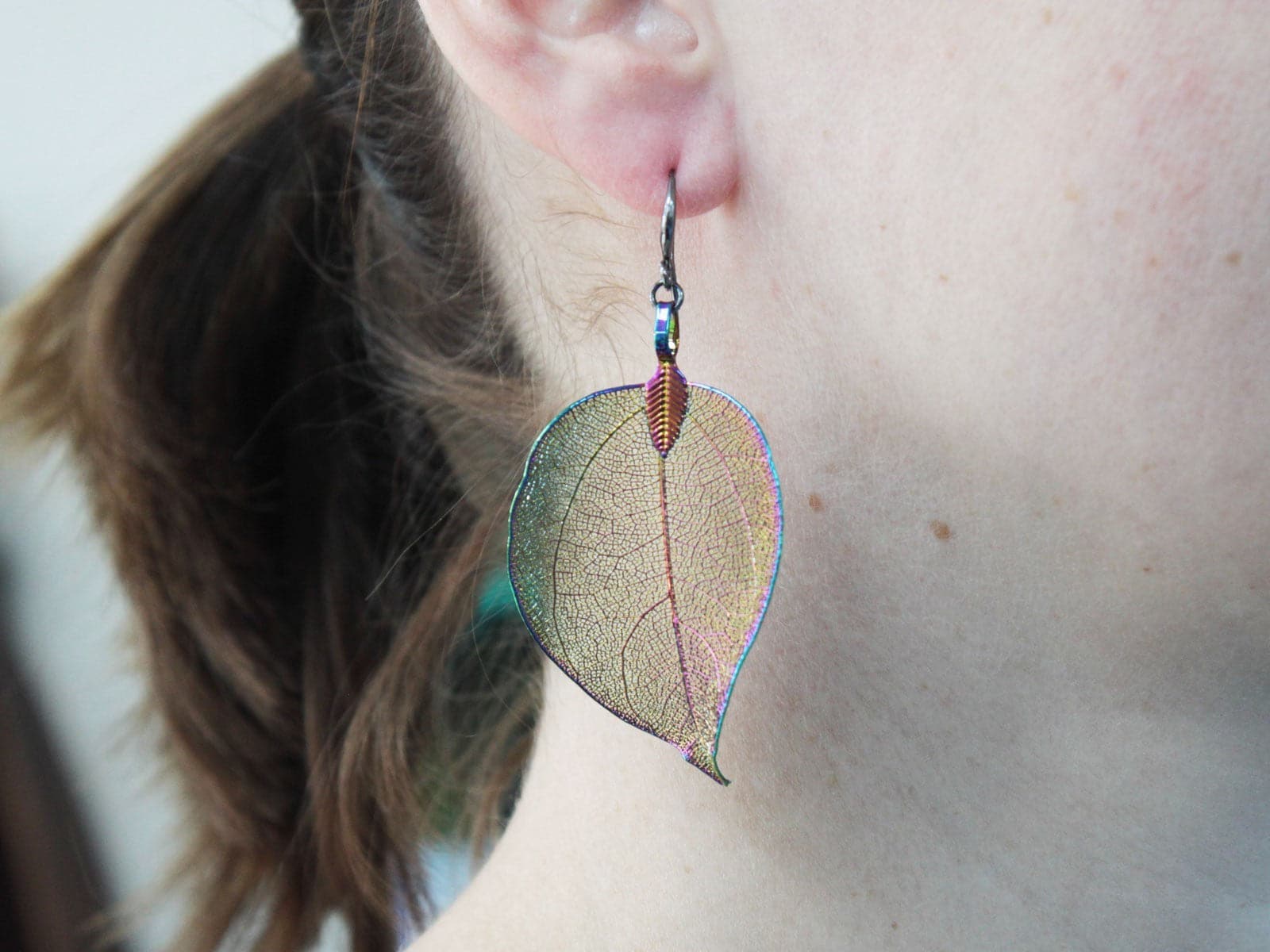 Earrings - Bravery Leaf - Rainbow - best price from Maltashopper.com POT-13C