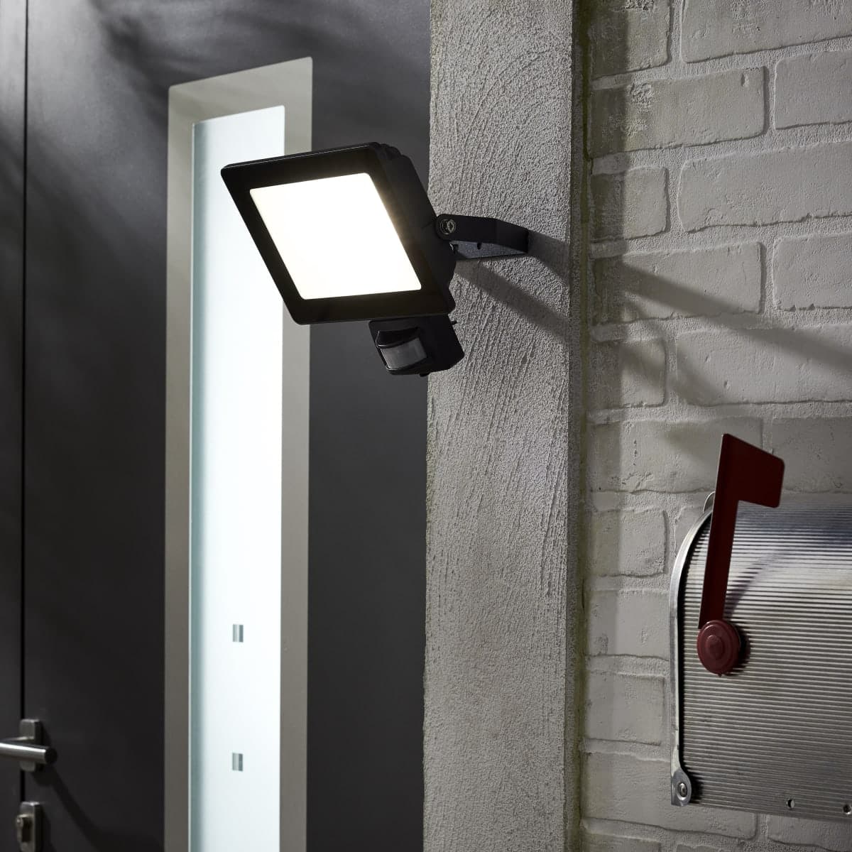 YONKERS ALUMINIUM PROJECTOR GREY LED 50W WITH MOTION SENSOR Best Price at