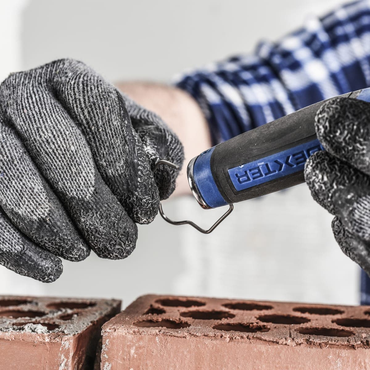 DEXTER STAINLESS STEEL TROWEL SQUARE TIP 200 MM BIMATERIAL