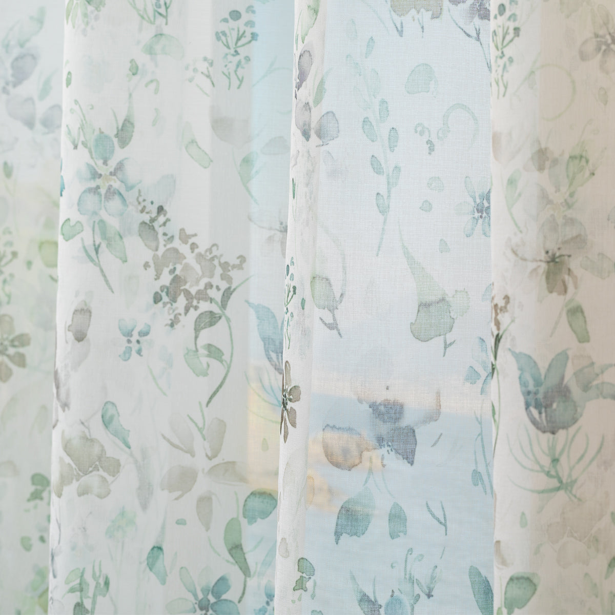 VIOLETTA GREEN OPAQUE CURTAIN 140X280 CM WITH EYELETS