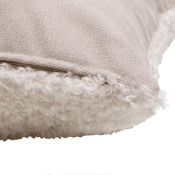 HUGO White cushion - best price from Maltashopper.com CS690704