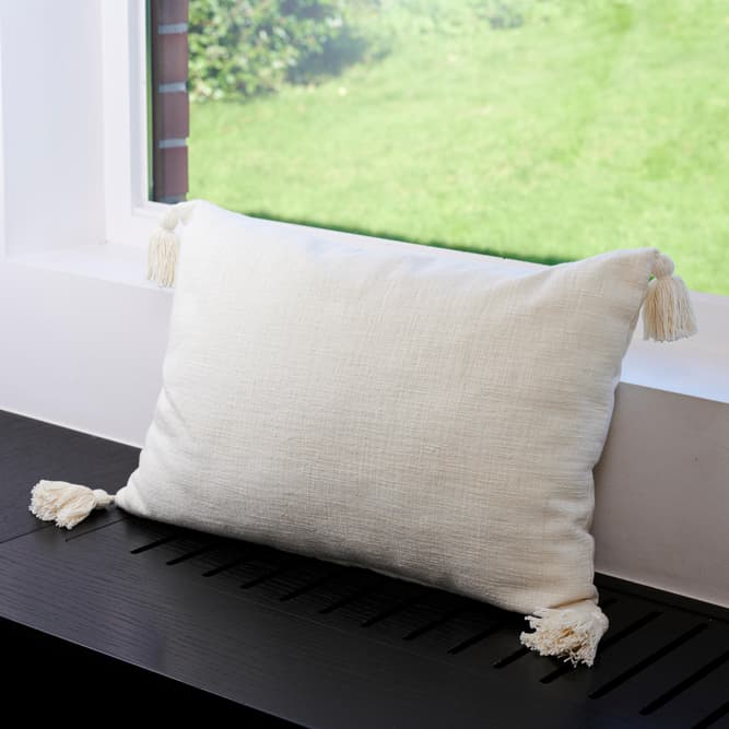 RAVI White cushion - best price from Maltashopper.com CS688926