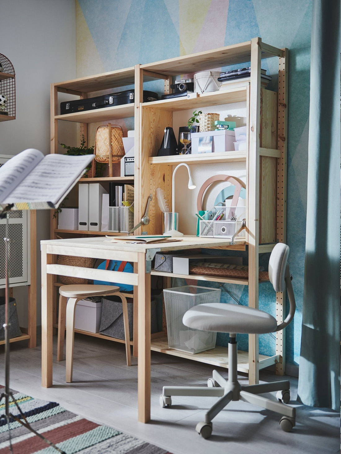 One Table, Many Jobs: Flexible Desk Ideas