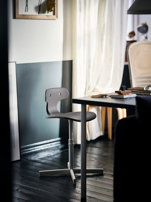 A Living Room That Works Twice as Hard