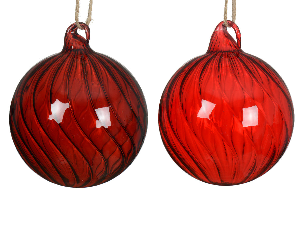 Red glass Christmas bauble, 10 cm in diameter