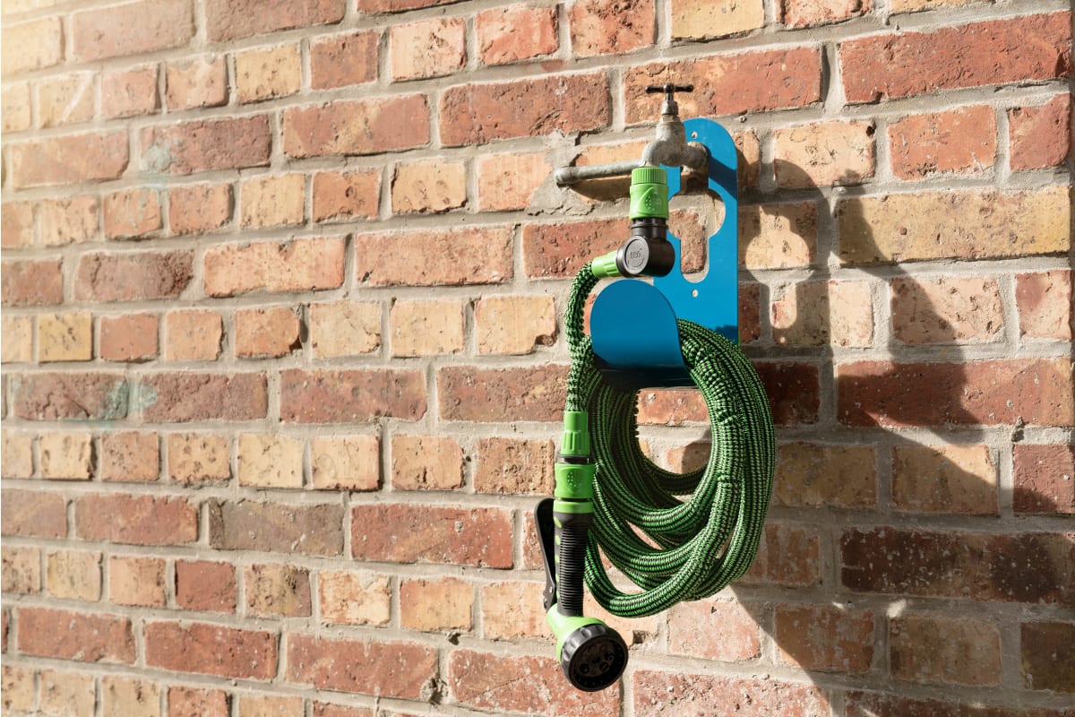 GF hose saddle that can be hung on either the tap or the wall