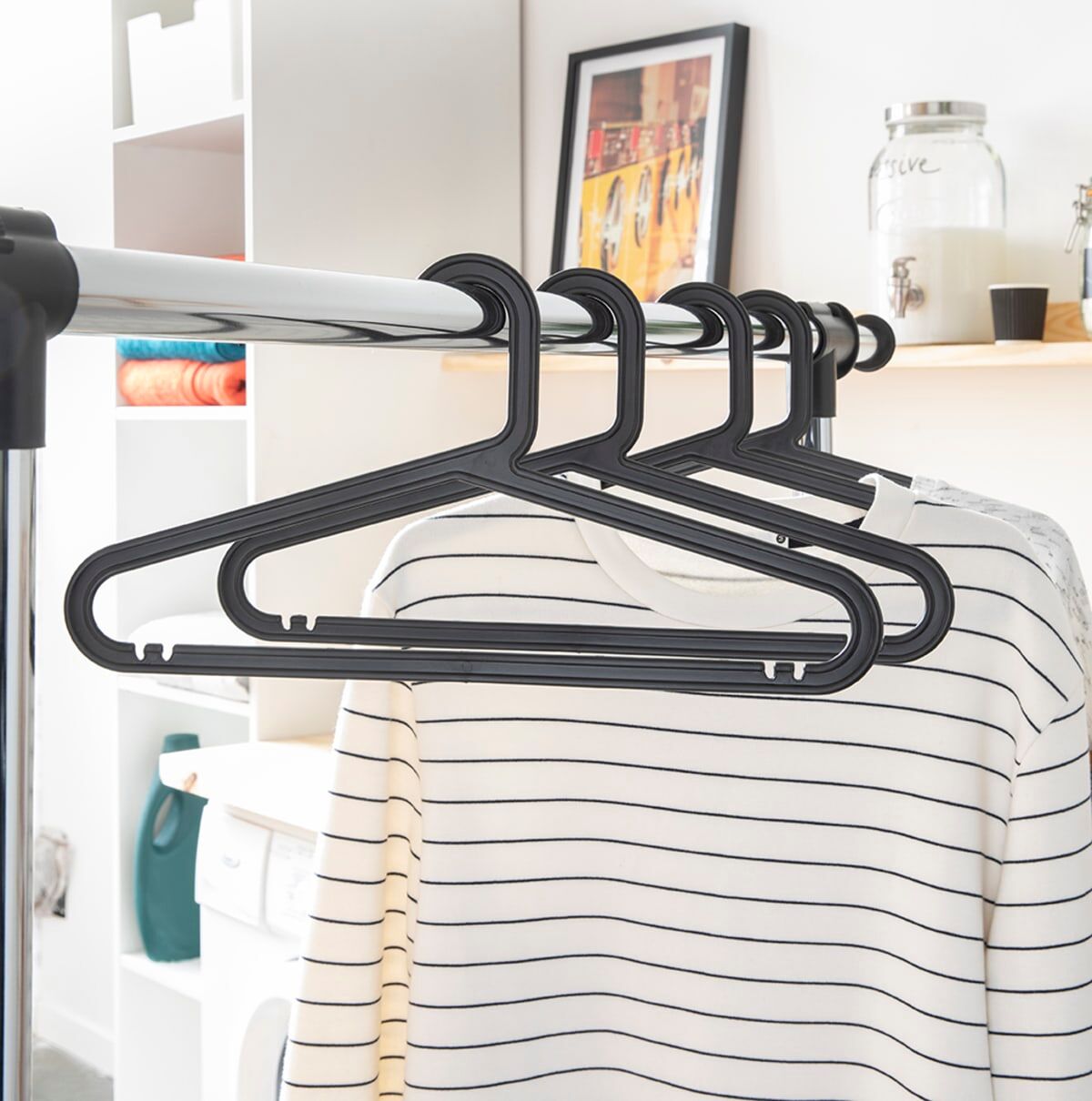 SET 4 HANGERS 39 CM BLACK PLASTIC