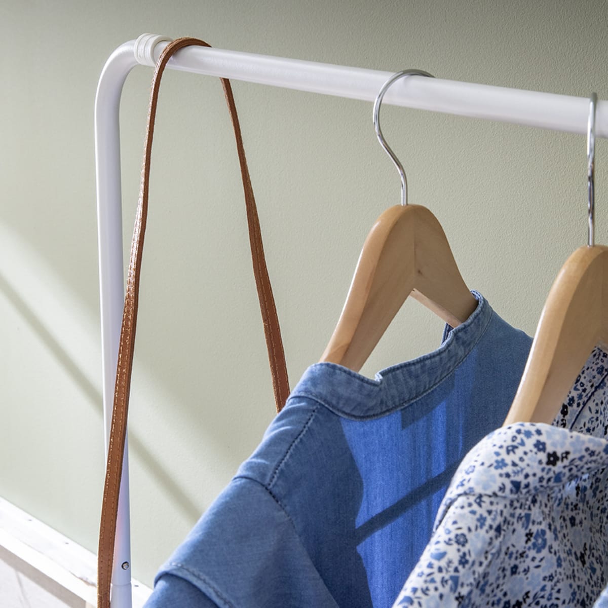 SET 4 NATURAL WOOD HANGERS 44.5 CM SPAC